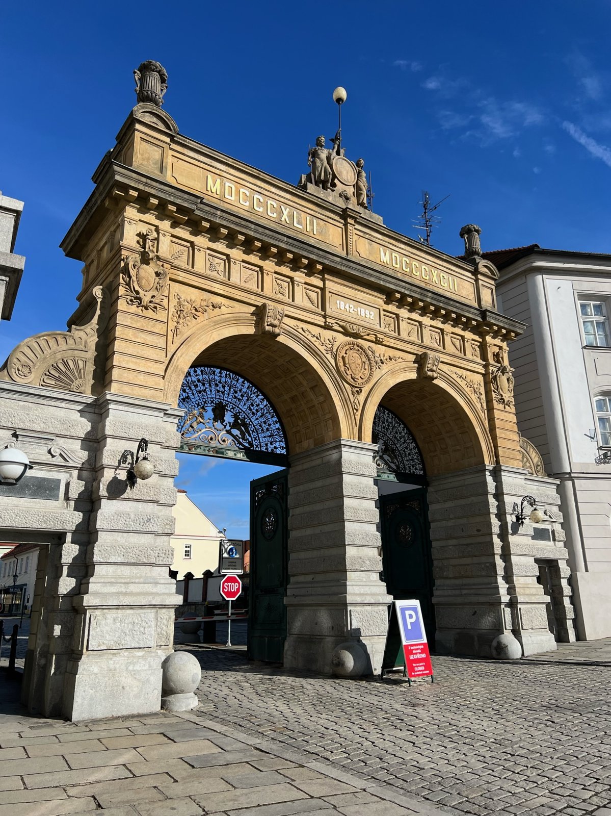 <strong>Brána do světa Prazdroje</strong> - tady začíná cesta za českým pivem.