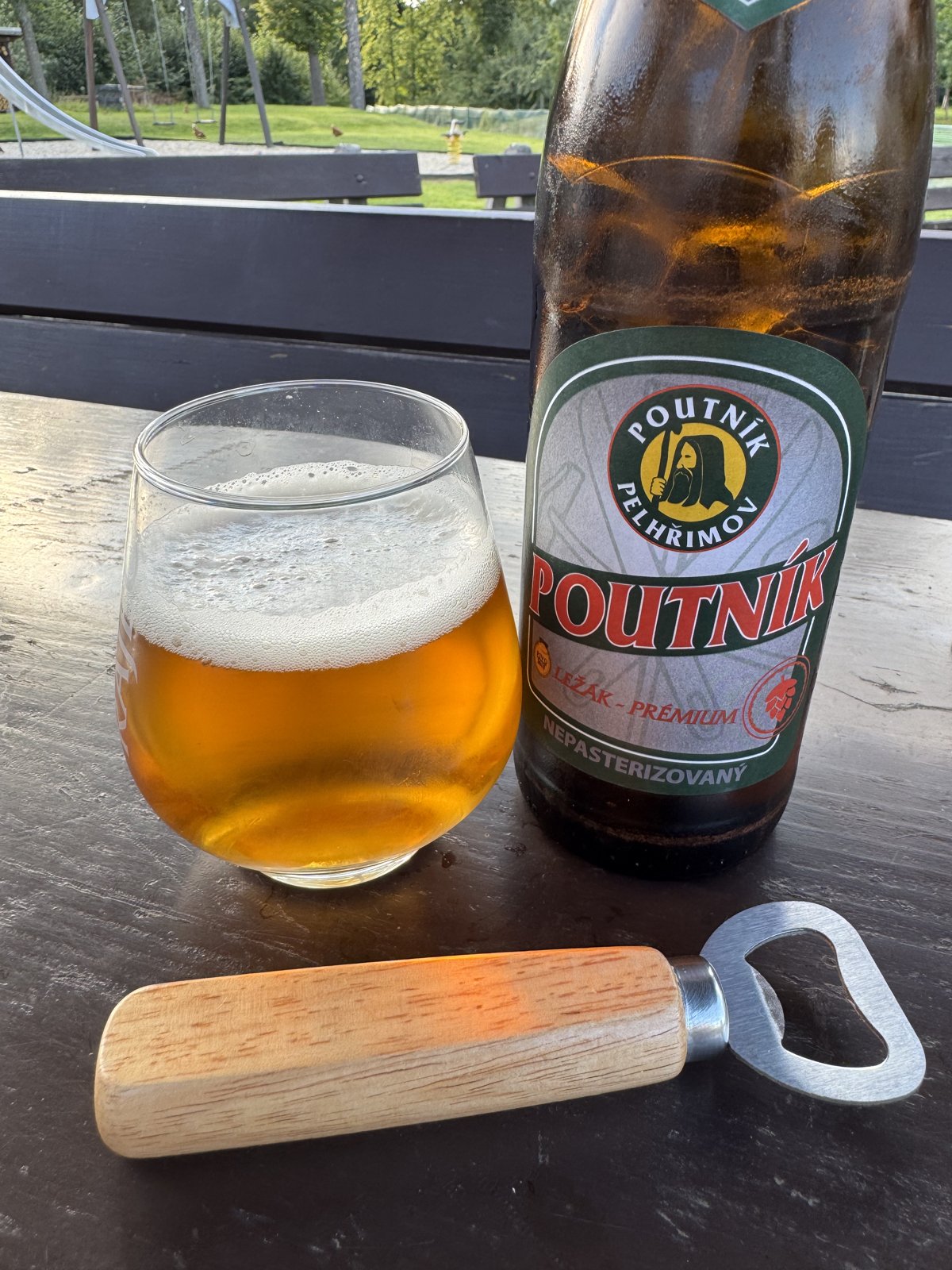 <strong>Poutník z Pelhřimova.</strong> Odměna po cestě, když se návštěva pivovaru nepovede, ale pivo si cestu k člověku stejně najde.