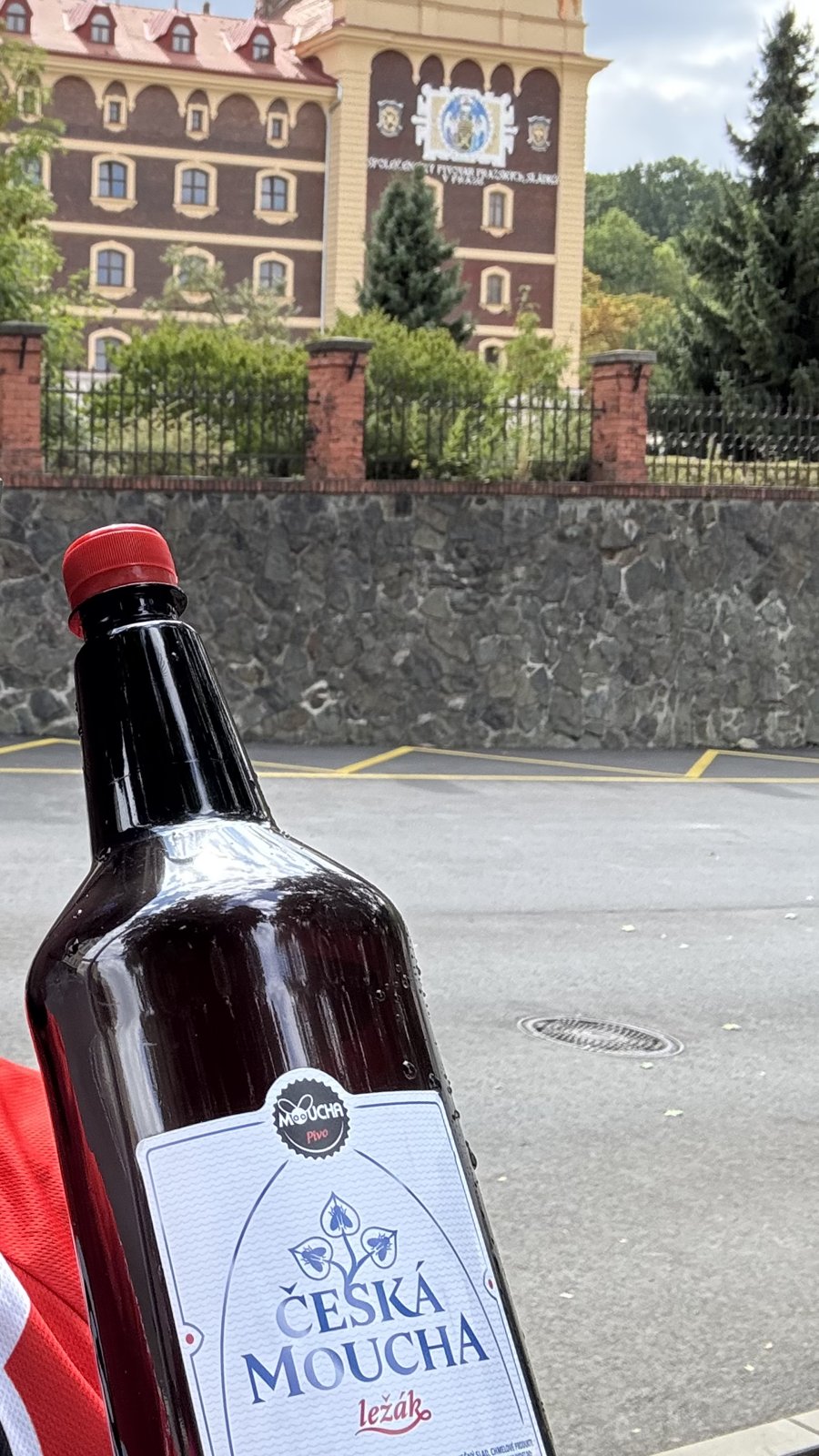 <strong>Cyklovýlet s cílem.</strong> Pražský pivovar Moucha v areálu bývalého pivovaru Braník, nenápadné místo, ale stojí za to ho najít.