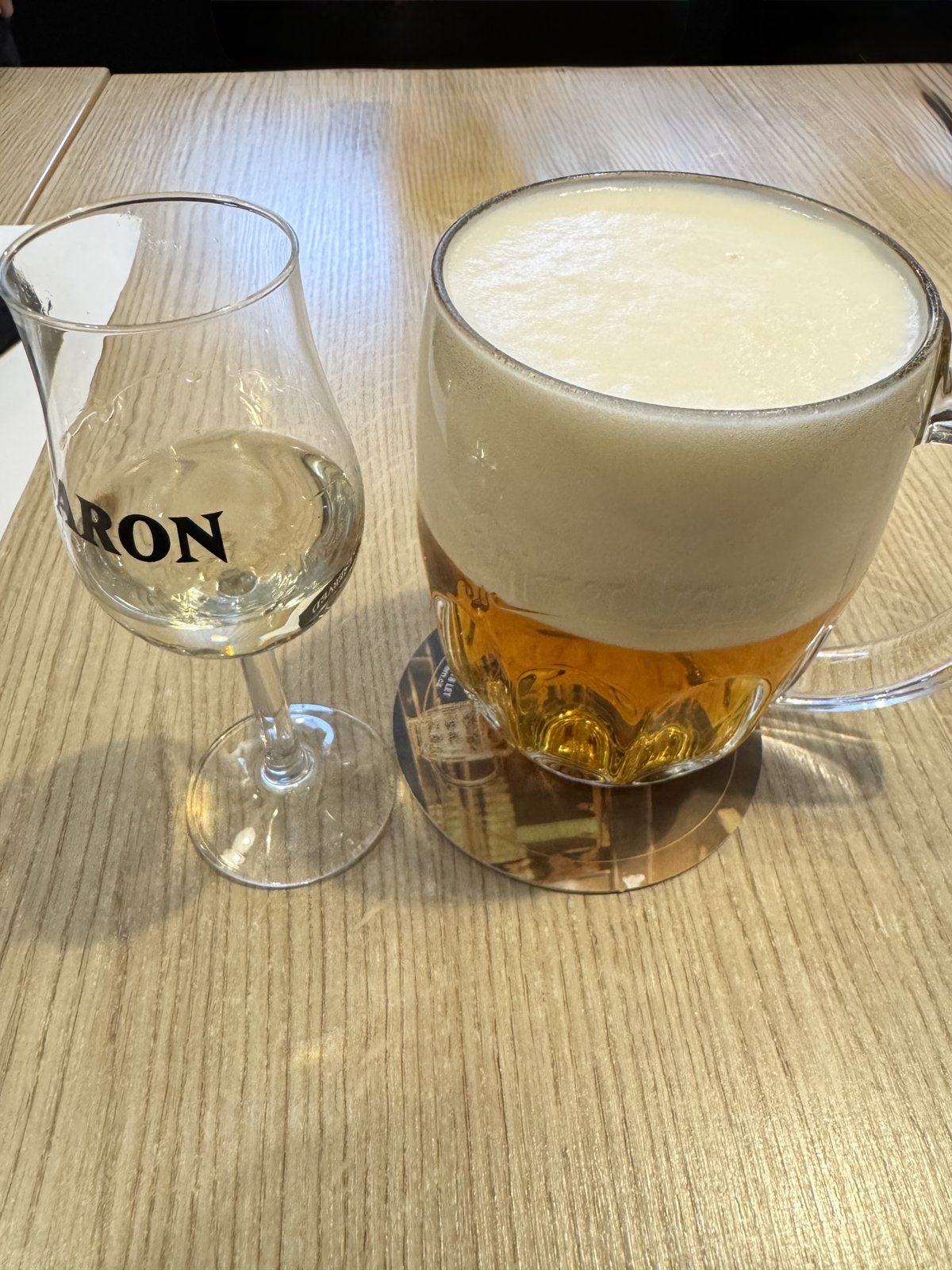 Plzeňský půllitr, hruškovice vedle. Silvestrovská rozcvička v ideálním poměru.