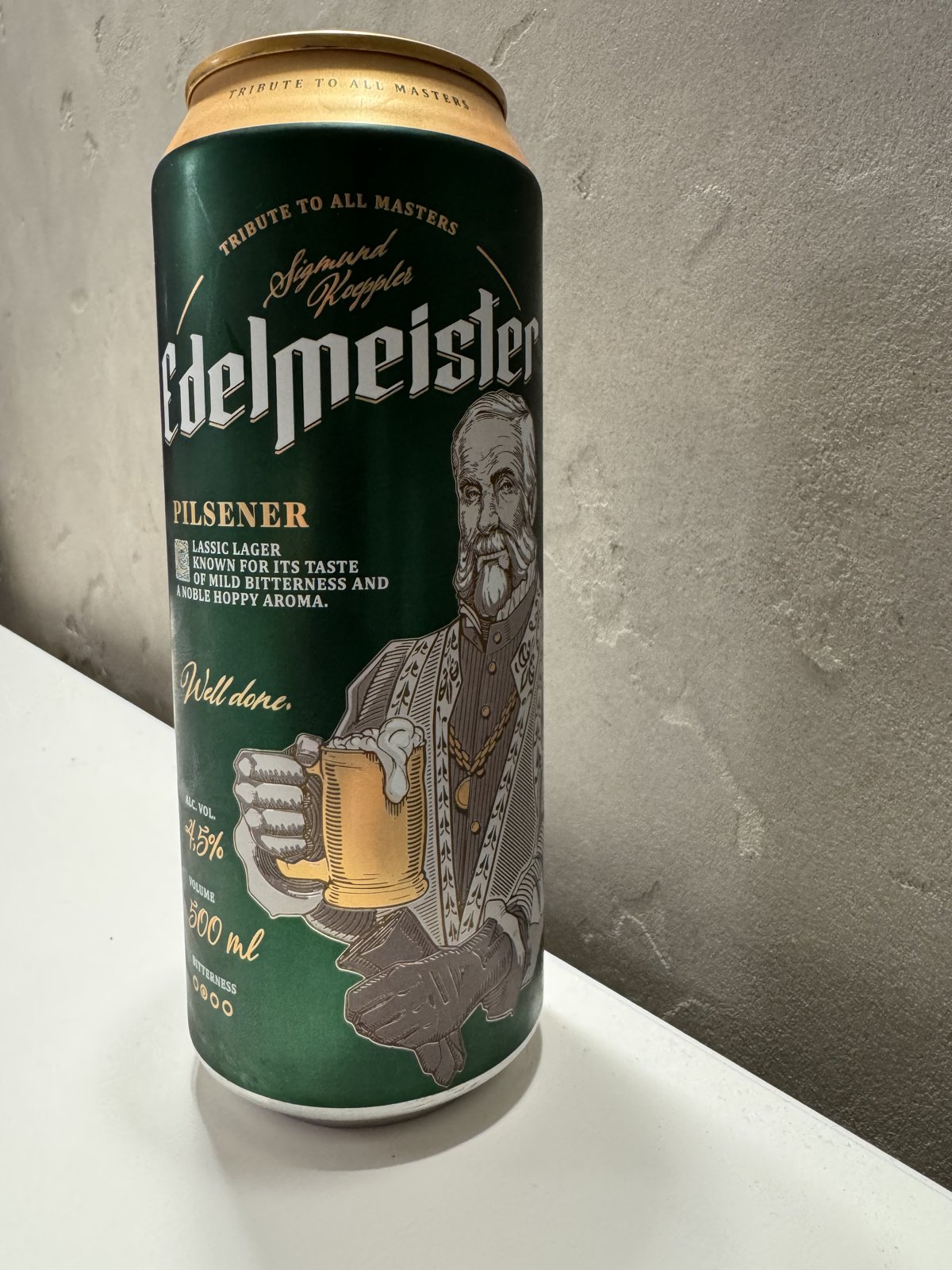 Zelená plechovka, která slibuje víc, než dodá