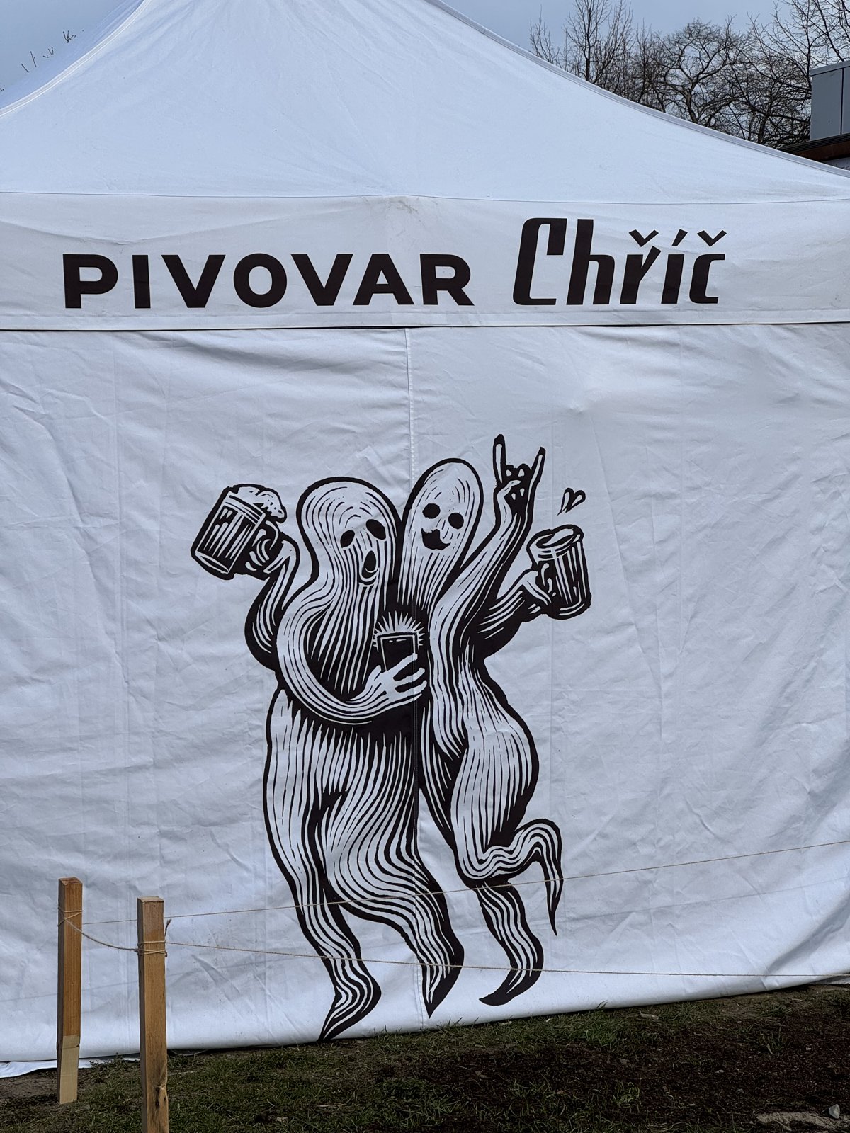 Pivní stan Pivovaru Chříč na demonstraci na Letné