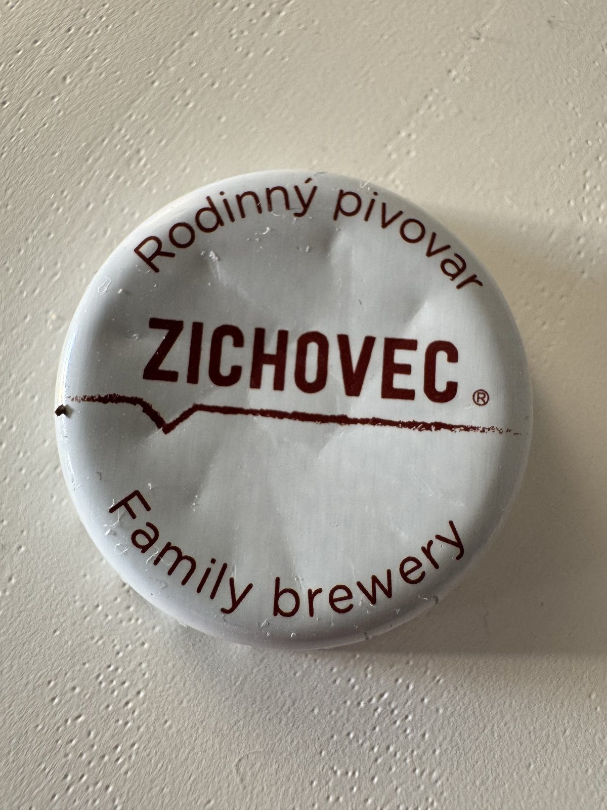 Detail korunkového uzávěru pivovaru Zichovec