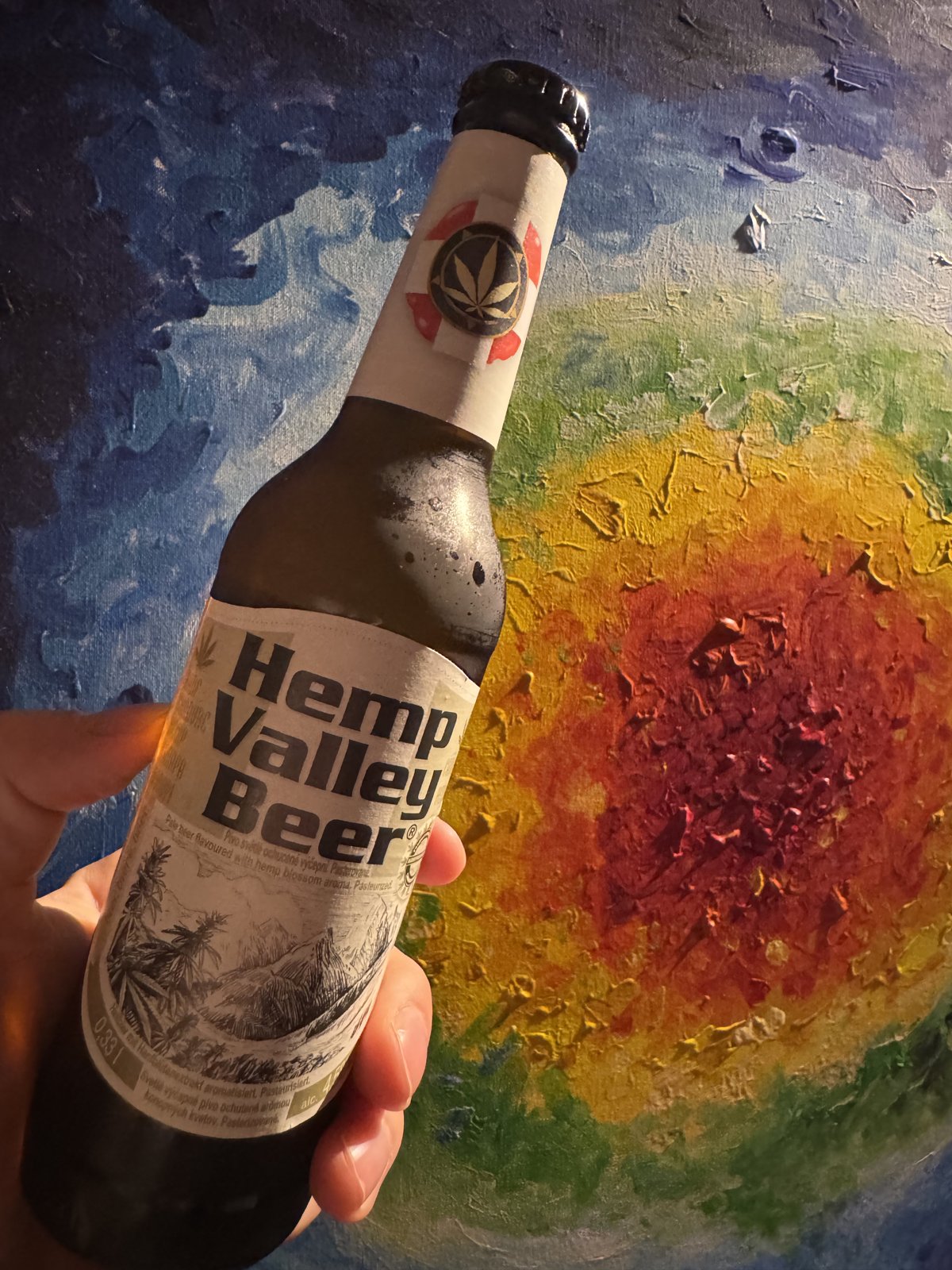 Láhev Hemp Valley Beer s konopným pivem z Pivovaru Nová Paka.