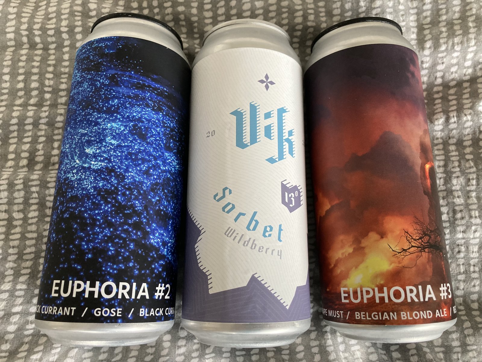 Speciální piva Vik Euphoria a Sorbet Wildberry postavená vedle sebe